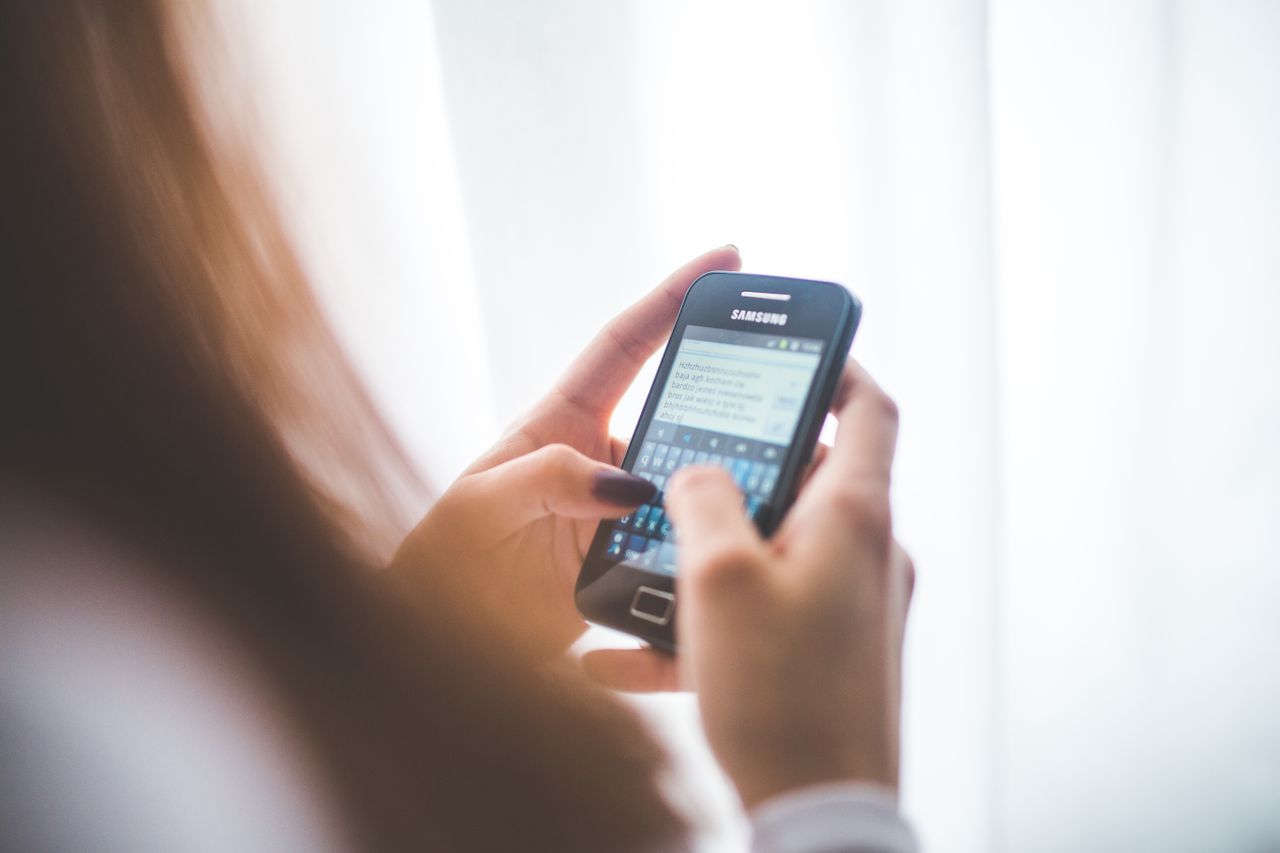 Ali lahko “osnovni” telefon reši naše digitalno življenje?
