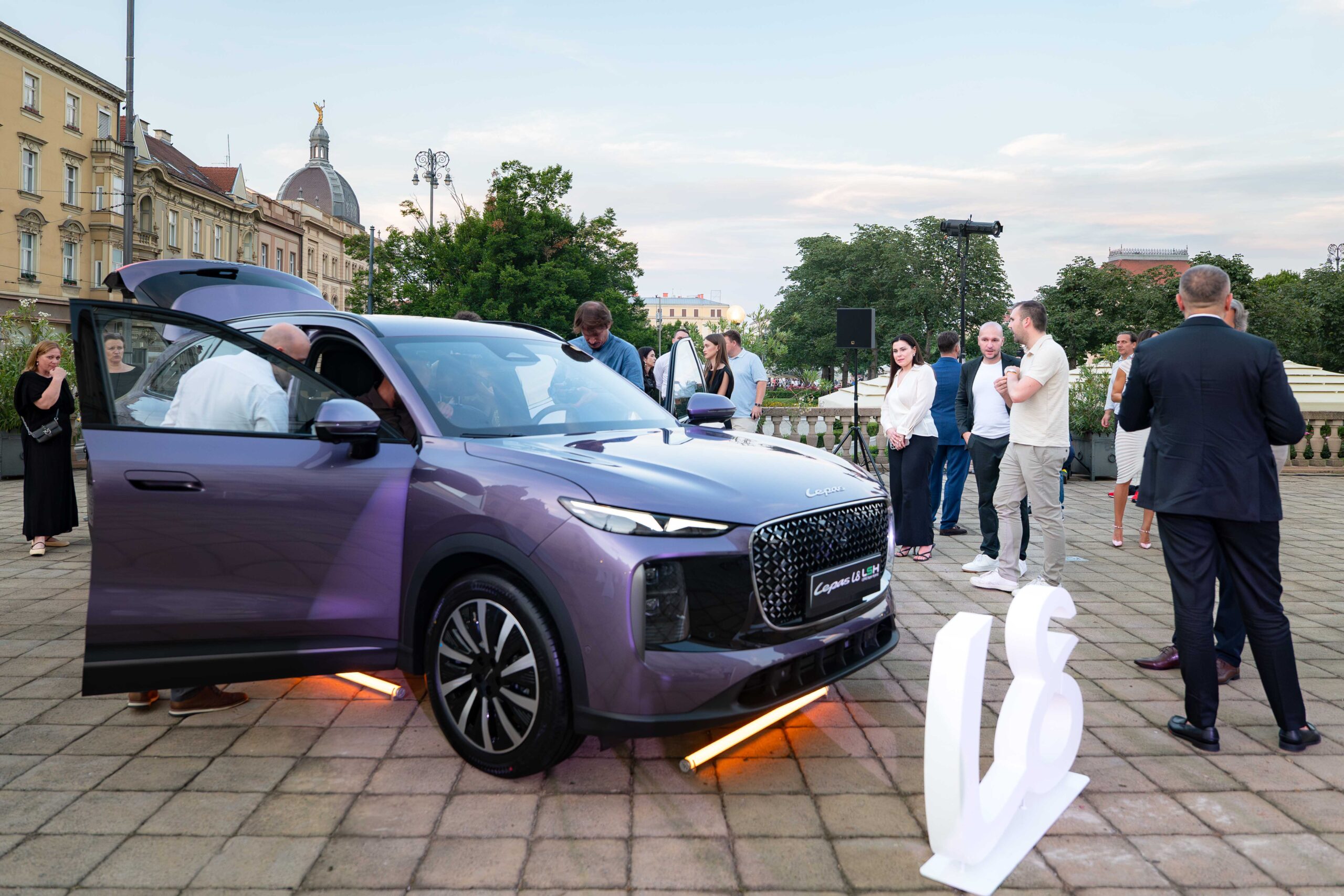 Auto Benussi predstavil novo premium avtomobilsko znamko in model LEPAS L8