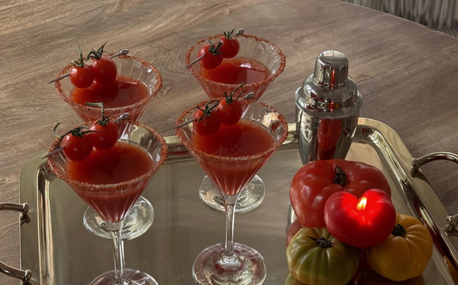 Slani koktajli s paradižnikom so nepričakovan hit sezone (in mi imamo recept)