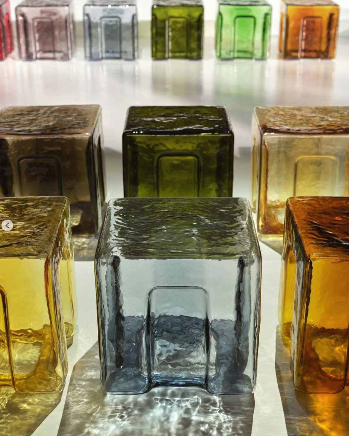 bottega veneta sedezi